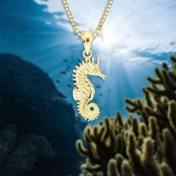 Gold Seahorse Pendant | Honolulu Jewelry Company